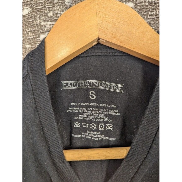 Earth Wind & Fire 2022 Tour T-Shirt Graphic Print Women's Small - Picture 4 of 5